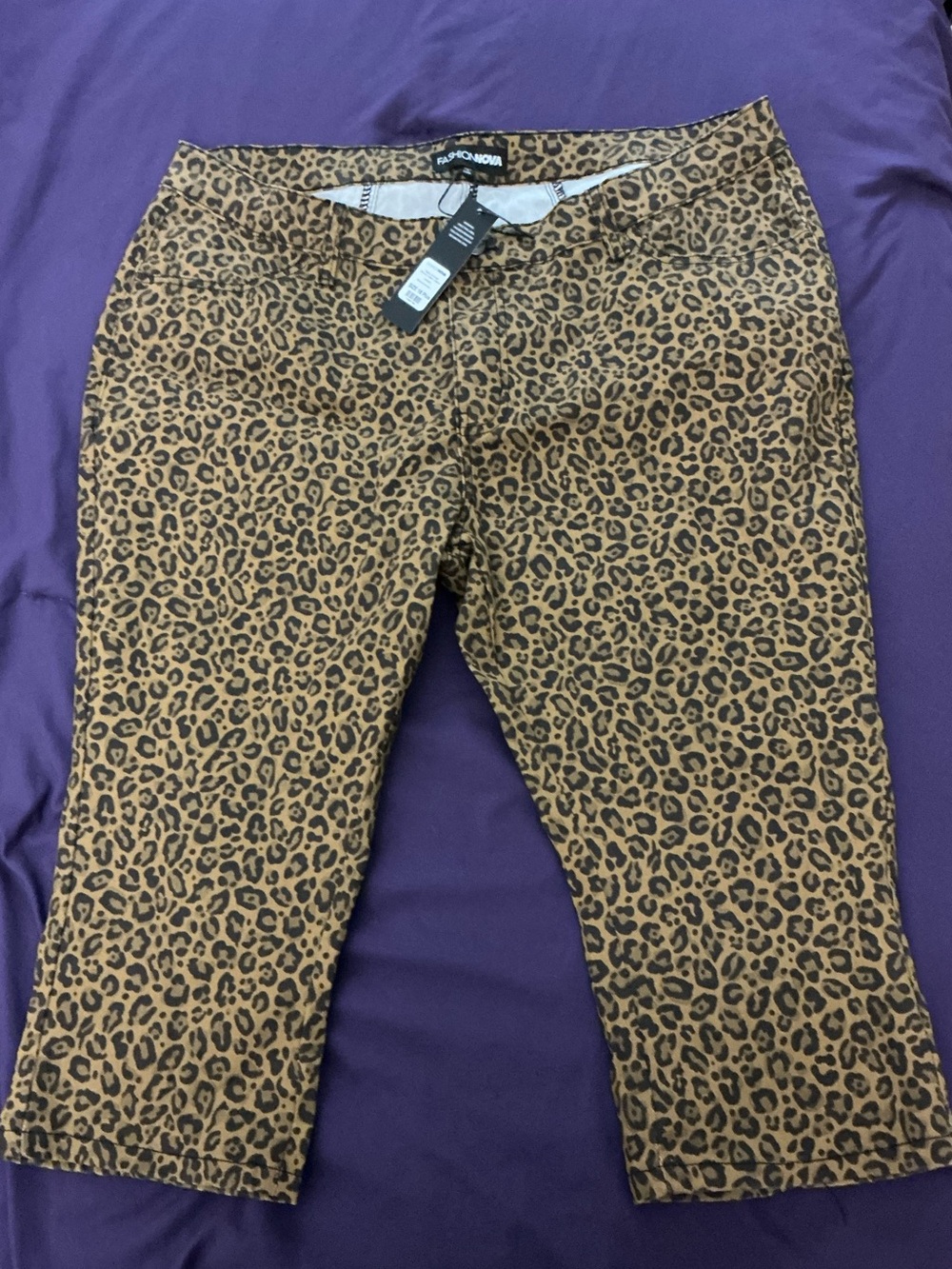 Fashion Nova Leopard Print Capris in Tan and Black